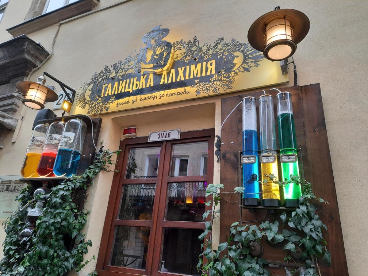 Midnight Cats' Apartment In Rynok Square Світло Є Завжди! Lemberg Exterior foto